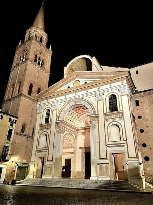 Wonderful Central Apartment! Mantova Exterior foto